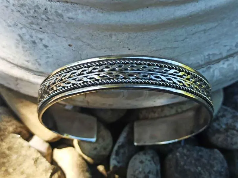 Celtic silver bangle "Audra"